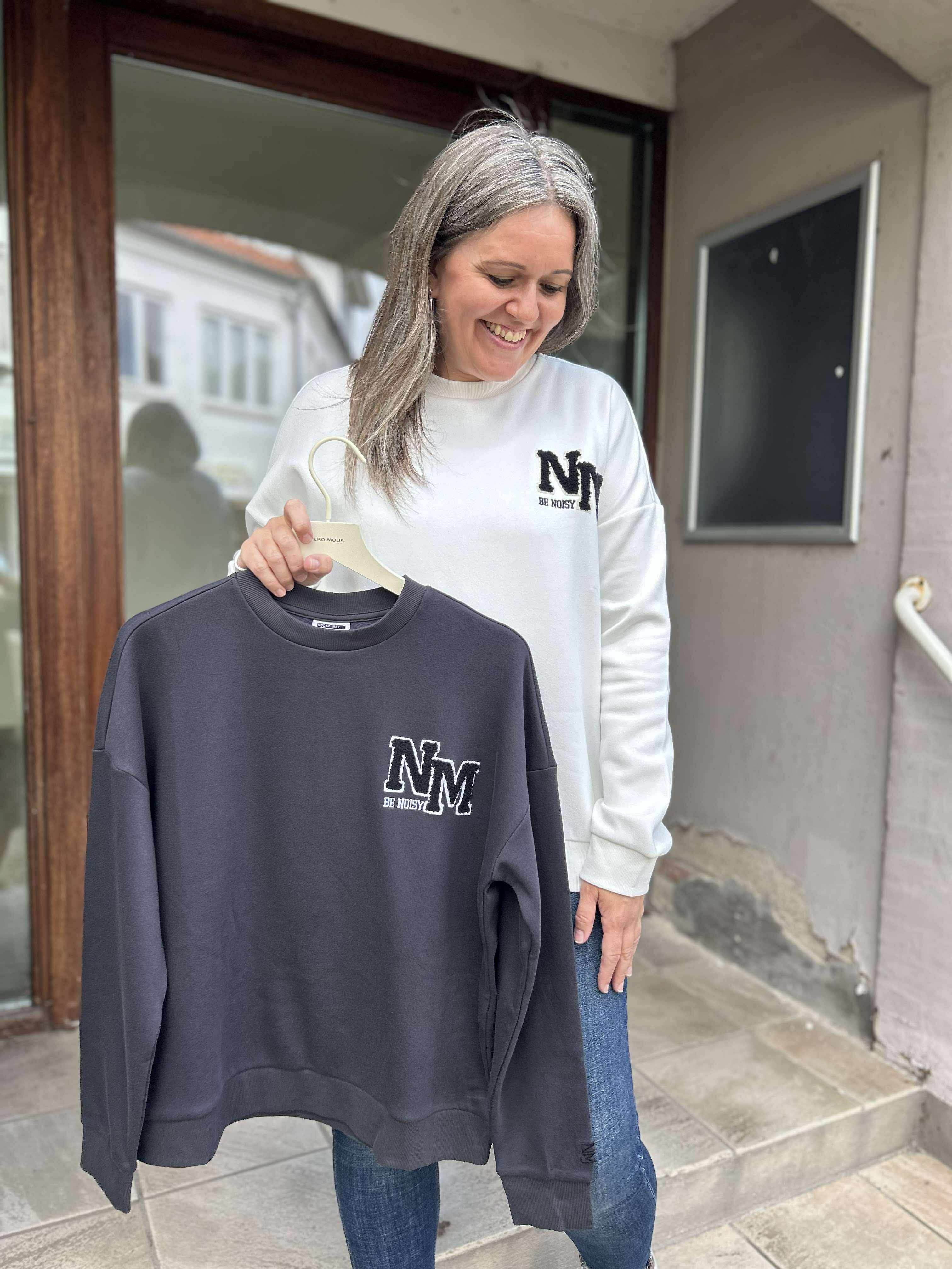 NMBELIEVE Sweatshirt - Obsidian